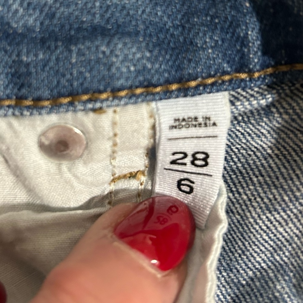 Loft women’s size 28/6 jean shorts. - Picture 4 of 4